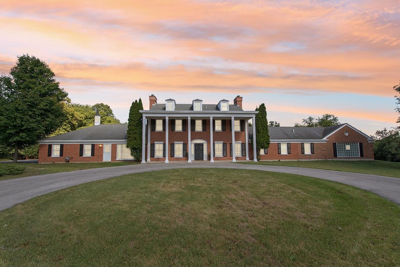60 Ridge Rd., Barrington Hills, IL 60010