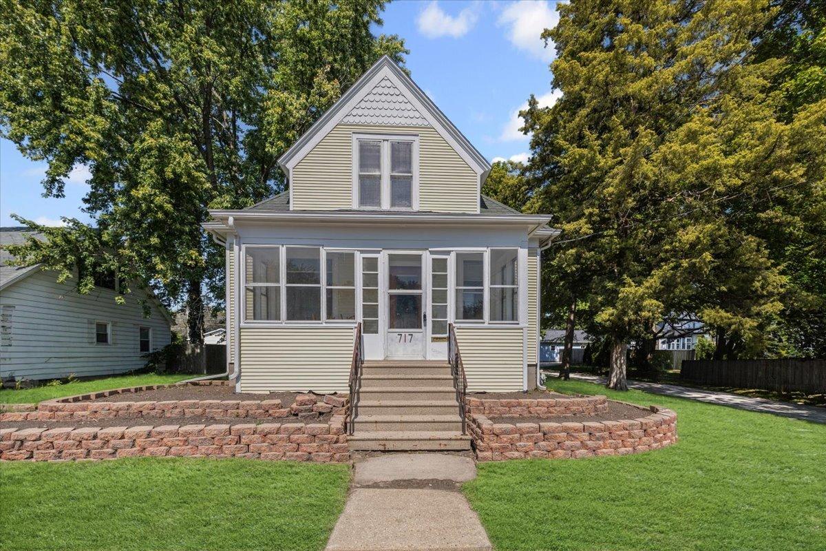 717 Edward St., Sycamore, IL 60178