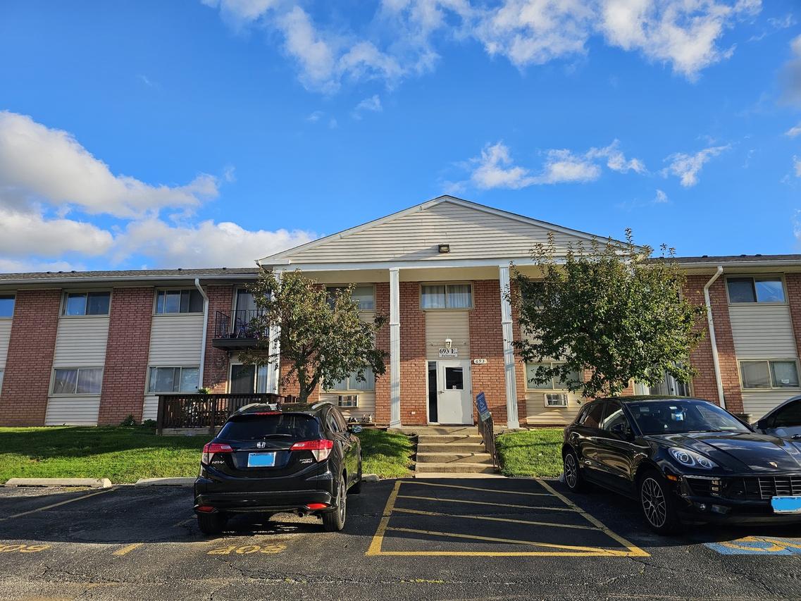 693 E Fullerton Ave. #201, Glendale Heights, IL 60139