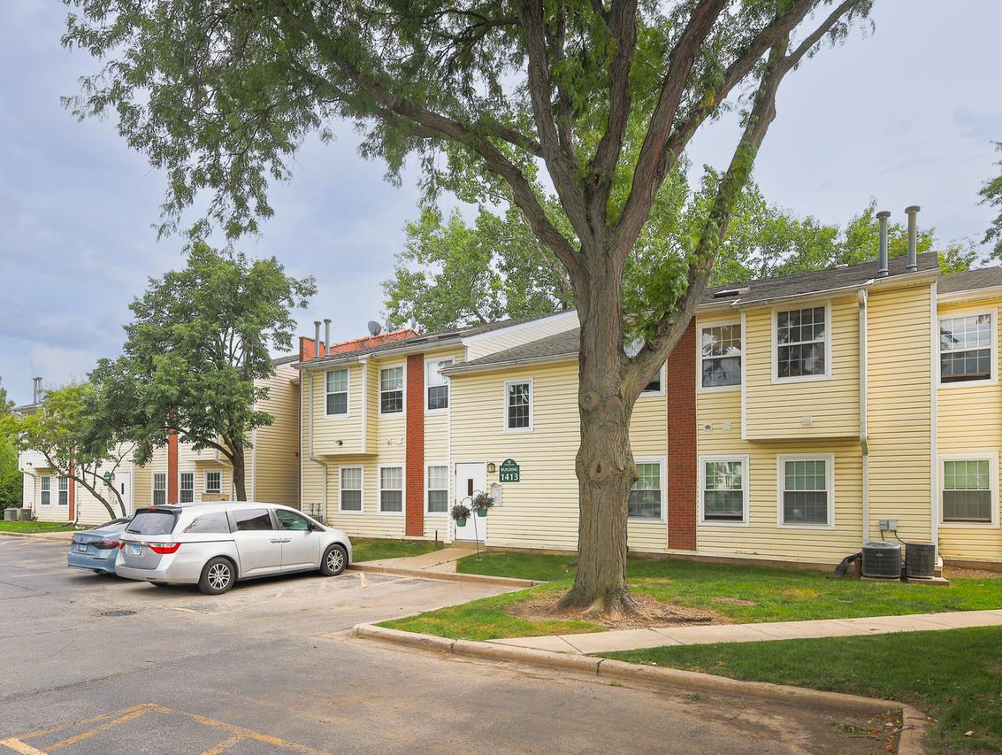 1417 E Wyndham Cir. #103, Palatine, IL 60074