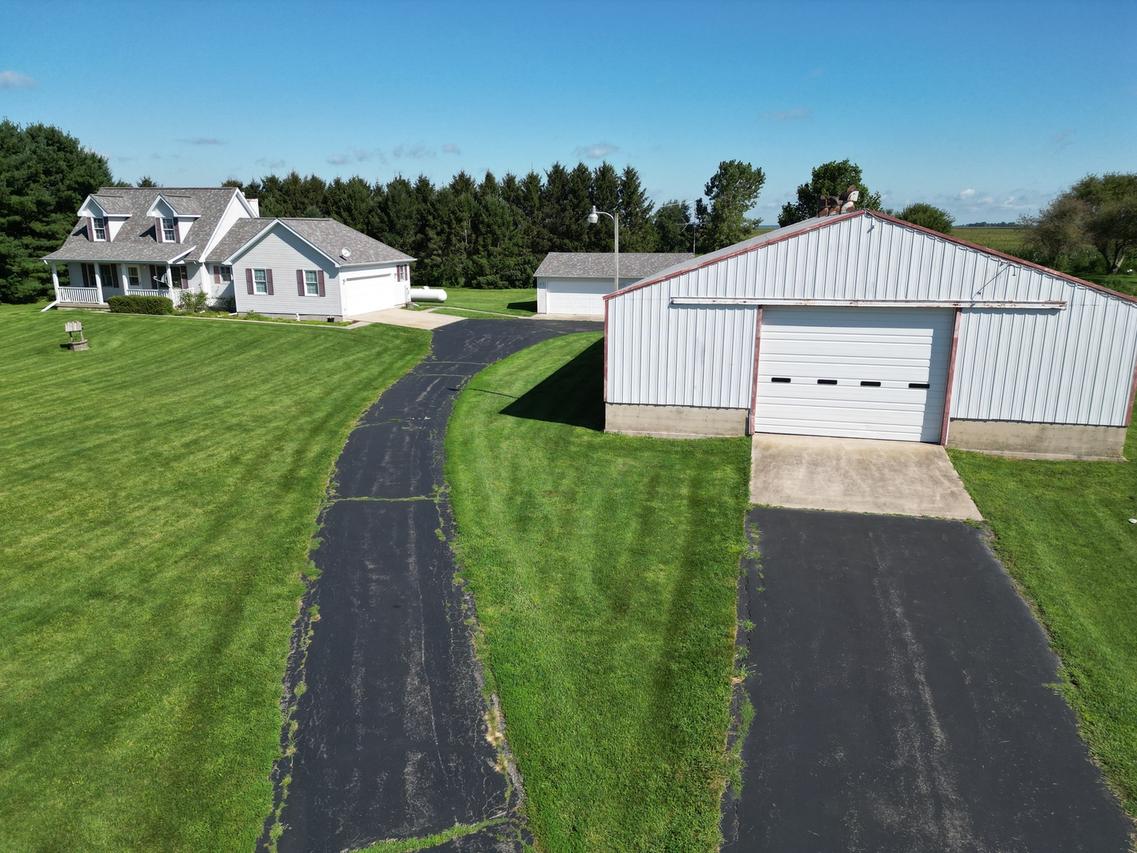 2658 Reynolds Rd., Ashton, IL 61006