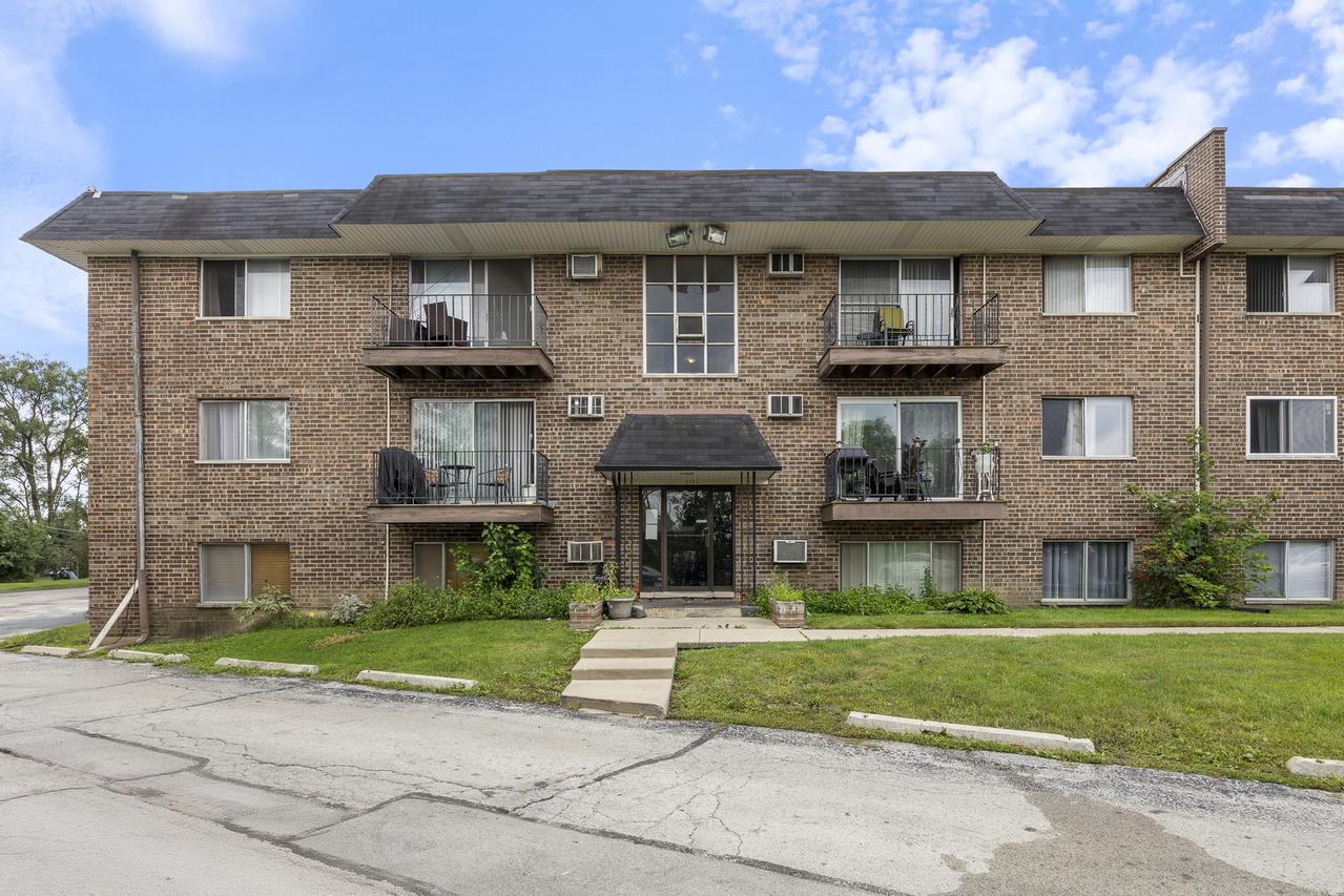215 S Hale St. #7C, Addison, IL 60101