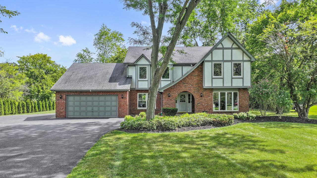 1979 Red Fox Ln., Libertyville, IL 60048