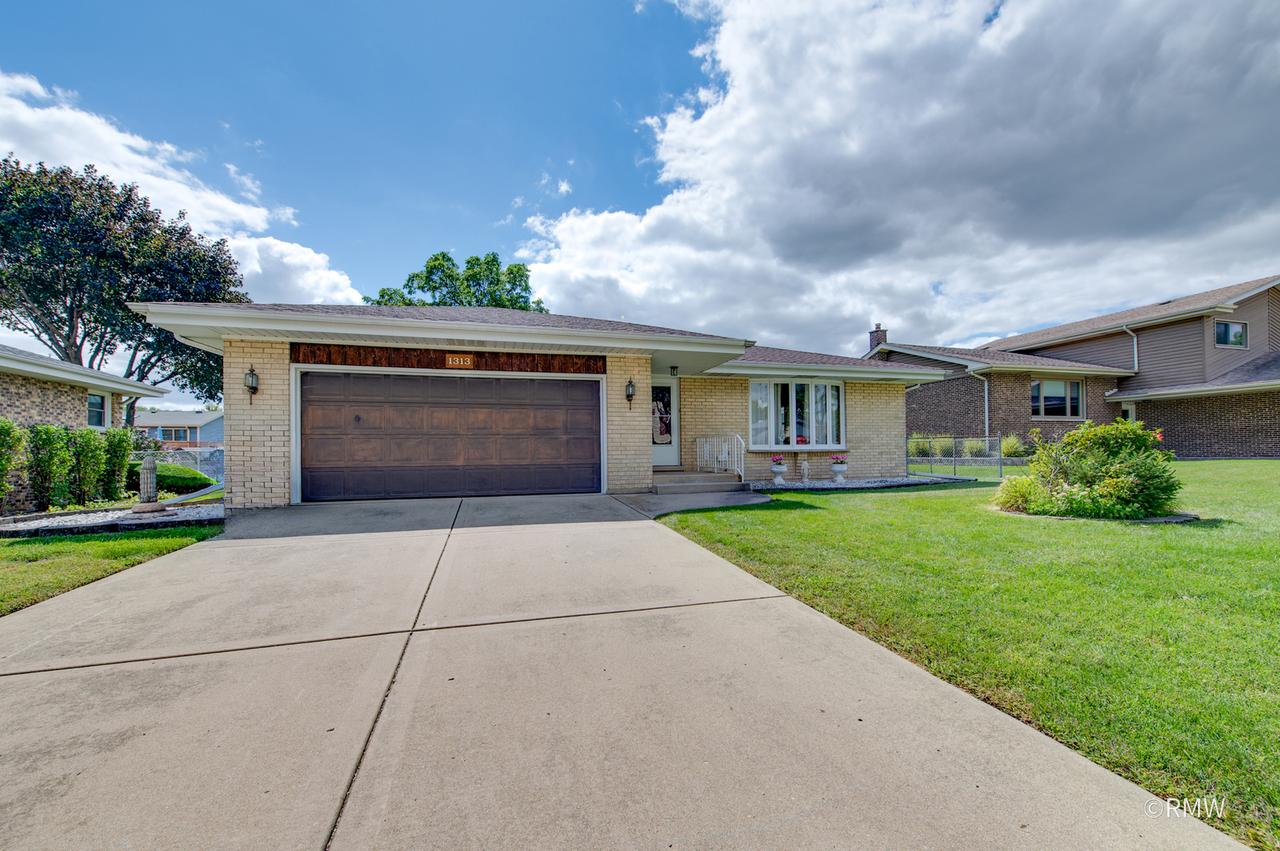 1313 W Byron Ave., Addison, IL 60101