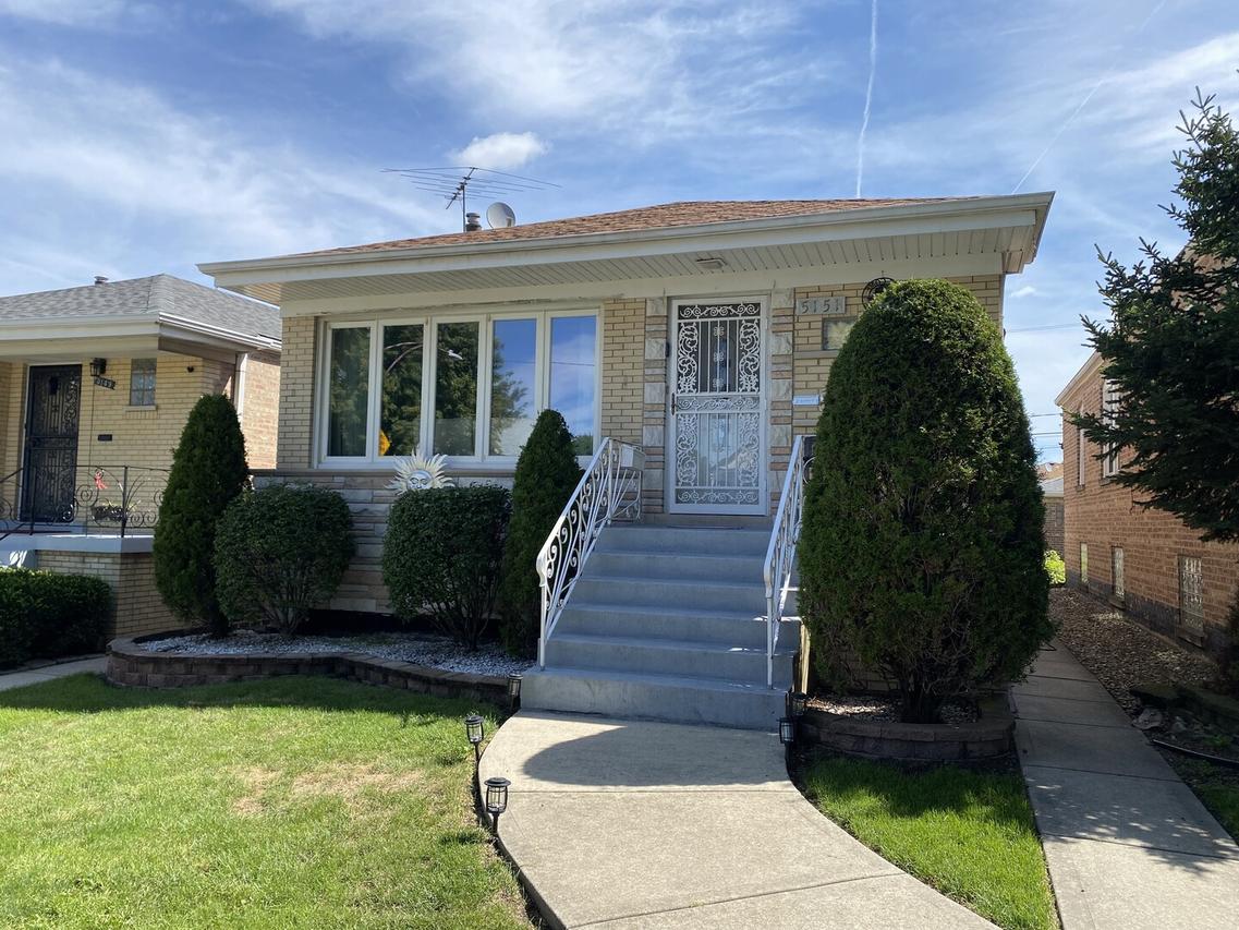 5151 S Lockwood Ave., Chicago, IL 60638