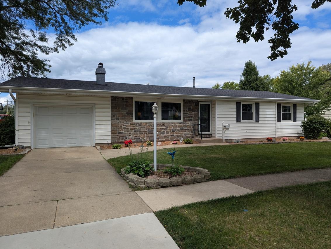 1636 N Ridge Dr., Freeport, IL 61032