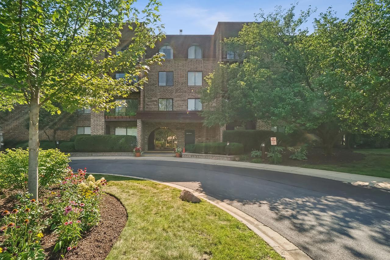 2050 Valencia Dr. #307C, Northbrook, IL 60062