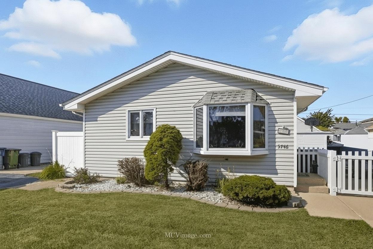 5746 W 88th St., Oak Lawn, IL 60453
