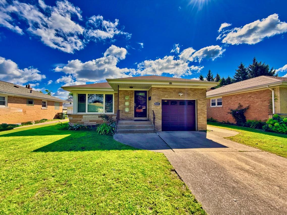 8451 N Oriole Ave., Niles, IL 60714