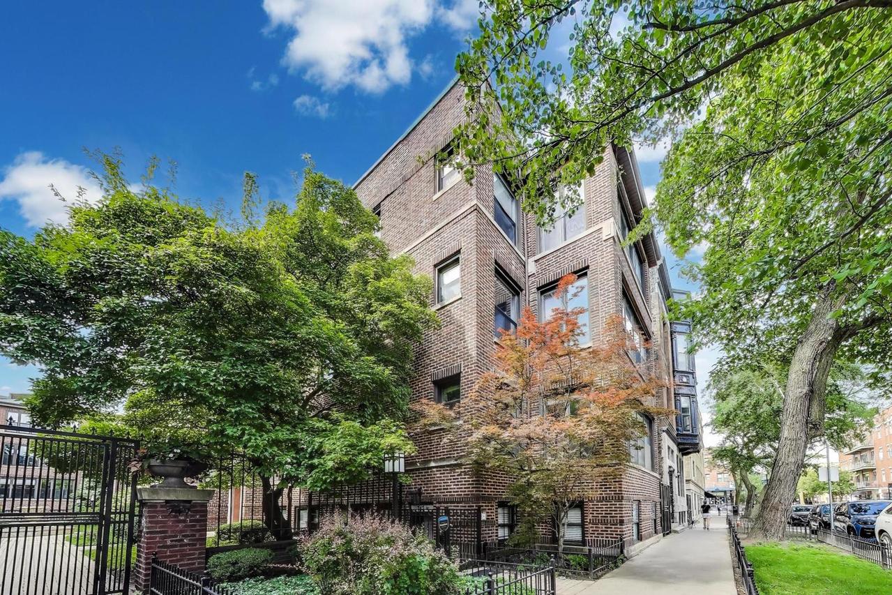 743 W Cornelia Ave. #S2, Chicago, IL 60657