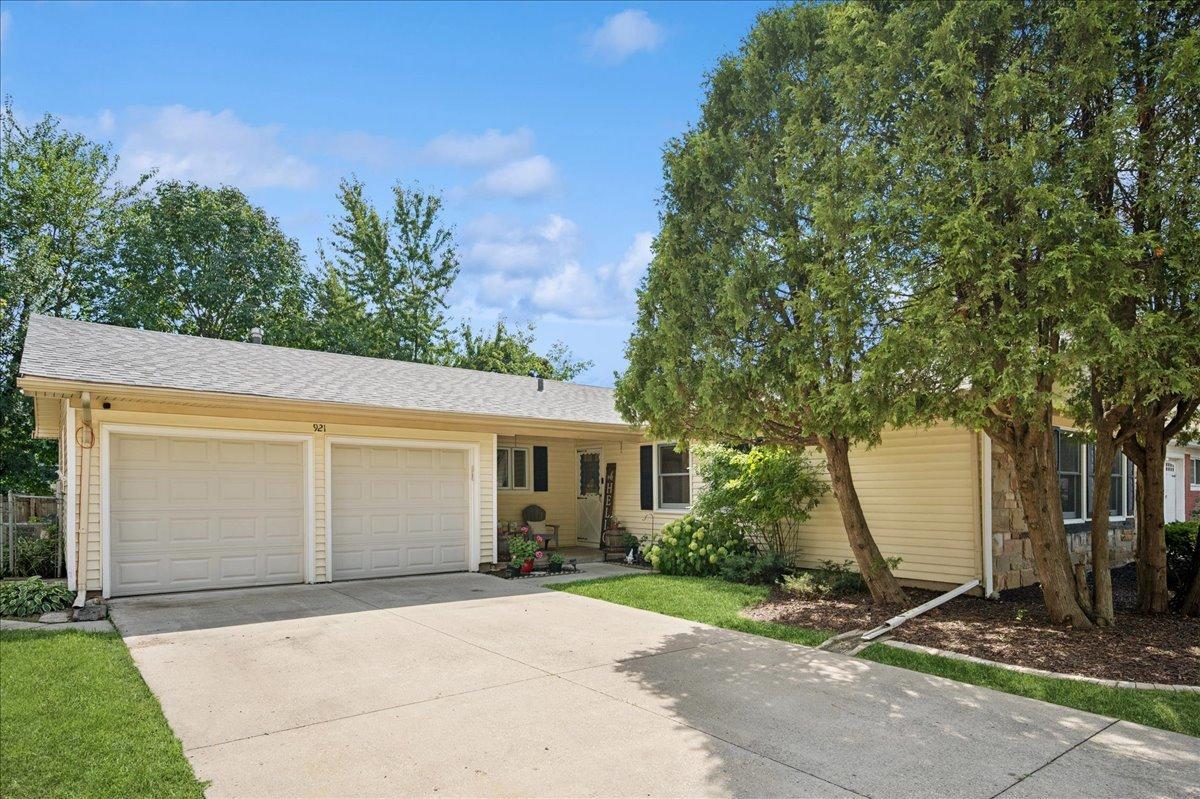 921 Bernard Dr., Buffalo Grove, IL 60089