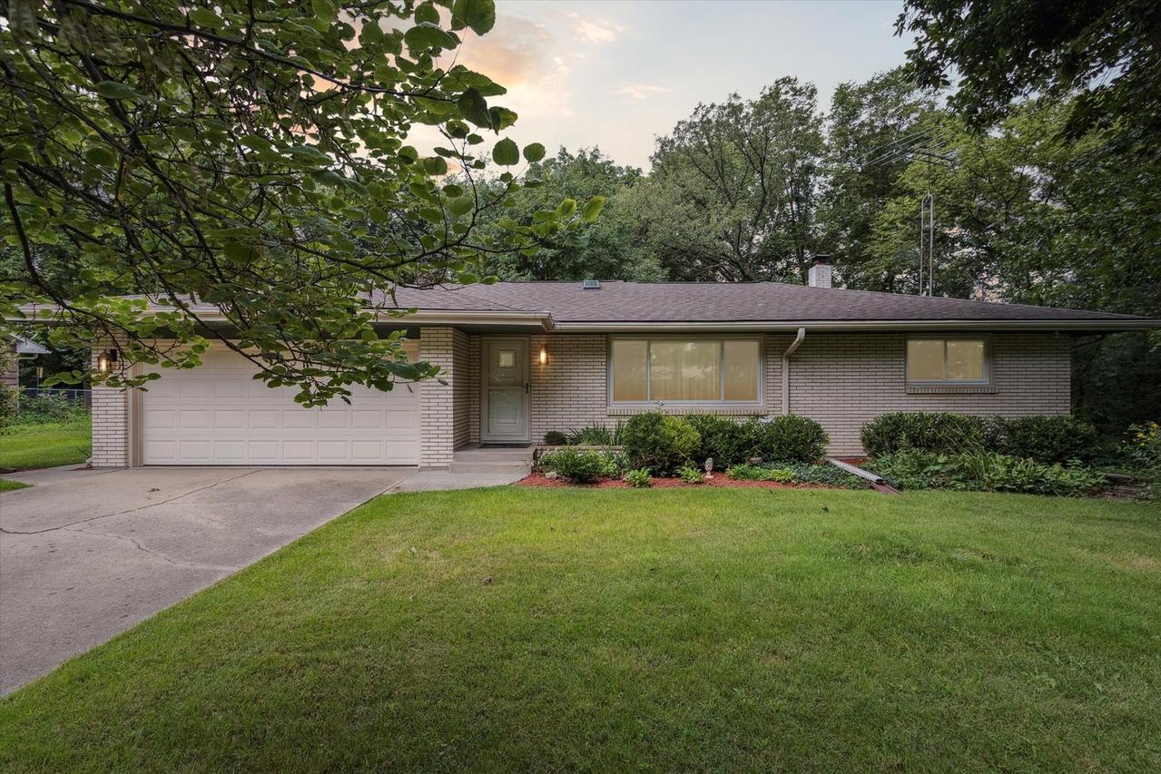 5656 N Fair Oaks Dr., Davis Junction, IL 61020