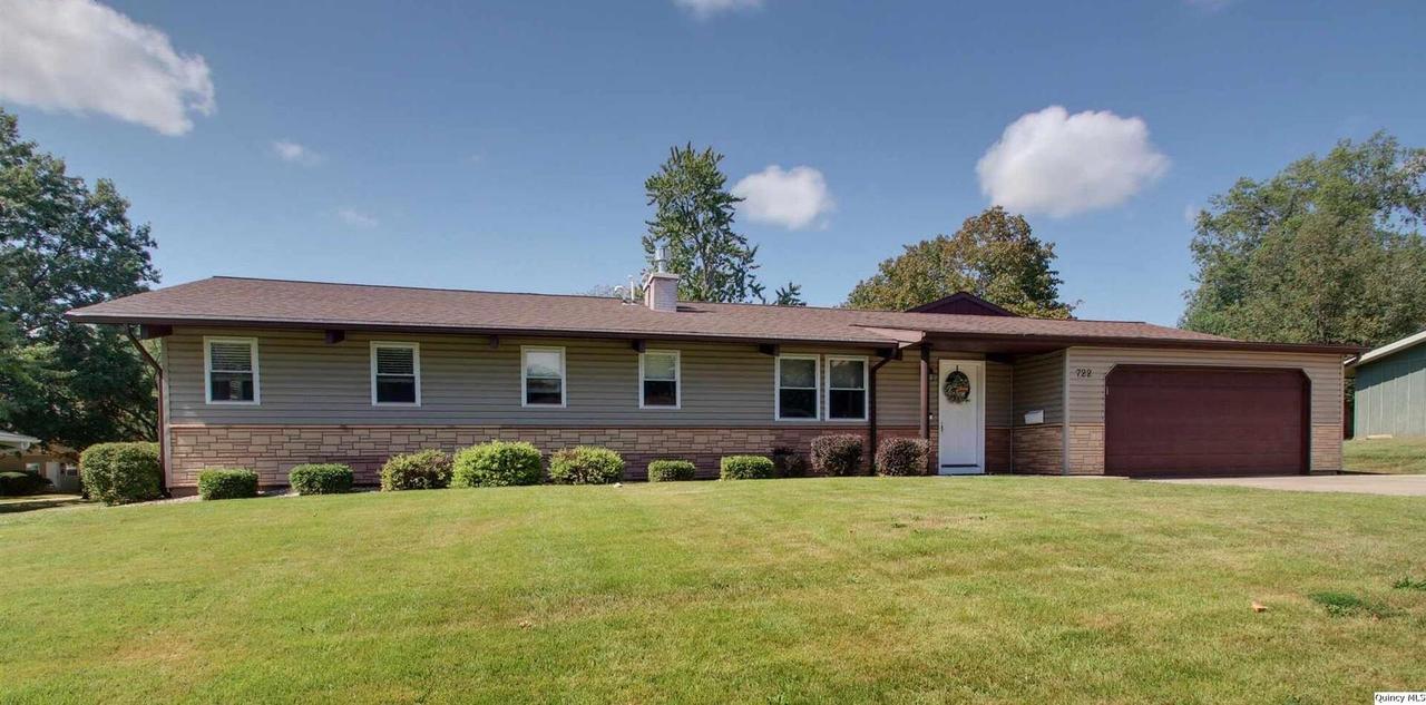 722 Ridgewood Dr, Quincy, IL 62301