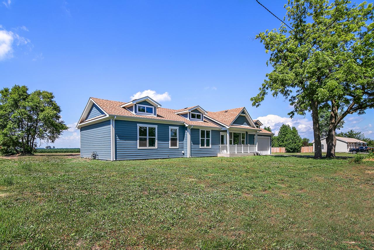121 Pine St., Buckingham, IL 60917