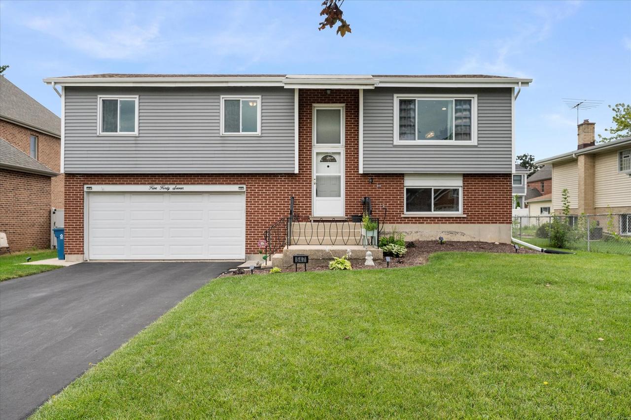 547 N Van Auken St., Elmhurst, IL 60126