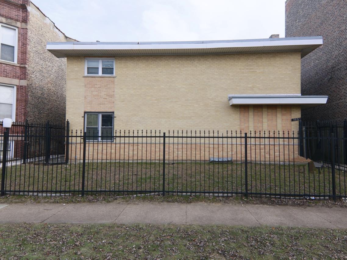 7251 S Ridgeland Ave. #E, Chicago, IL 60649