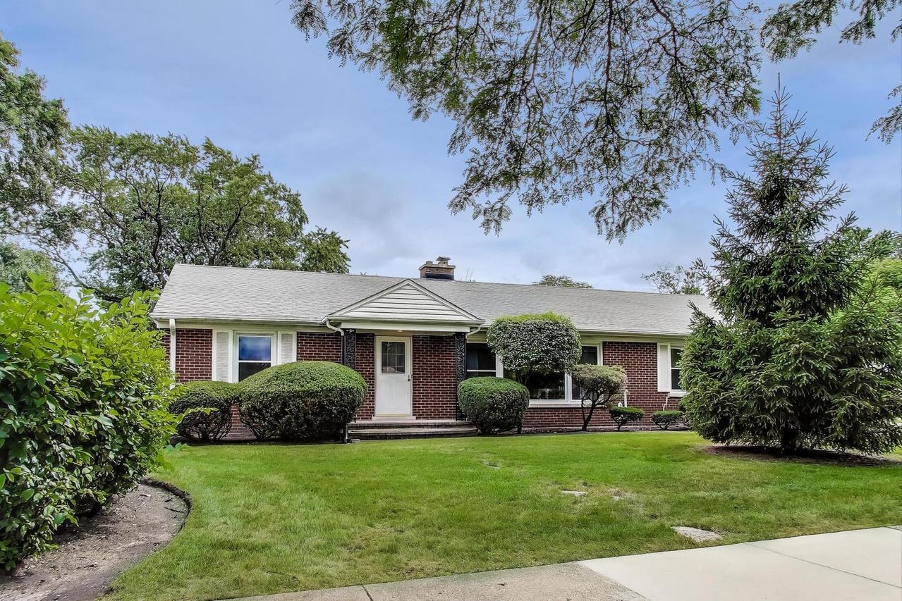 2435 Pick Dr., Glenview, IL 60025