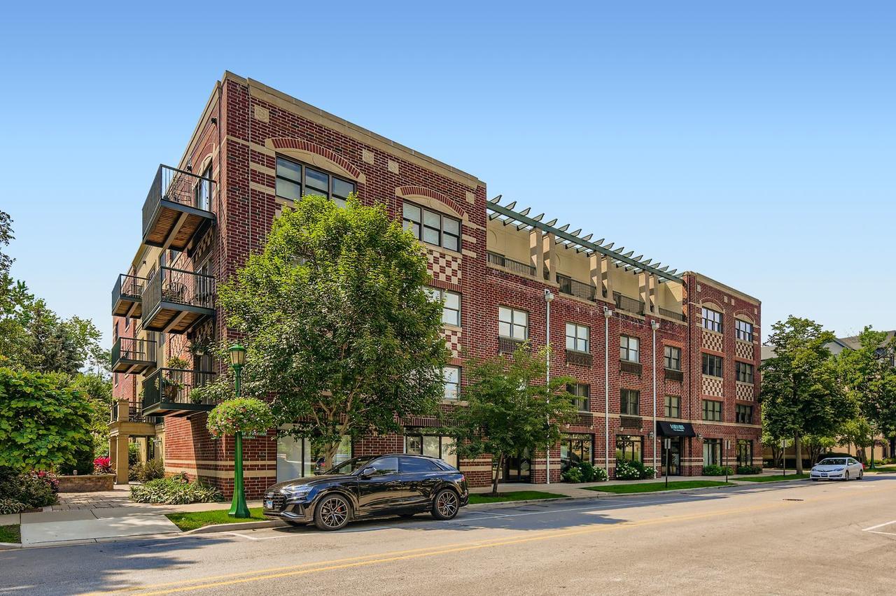 1107 Greenleaf Ave. #4G, Wilmette, IL 60091