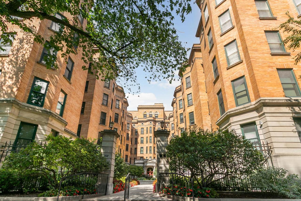550 W Surf St. #C316, Chicago, IL 60657