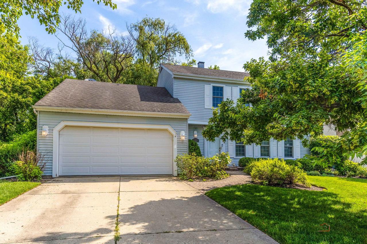 1338 Trinity Pl., Libertyville, IL 60048