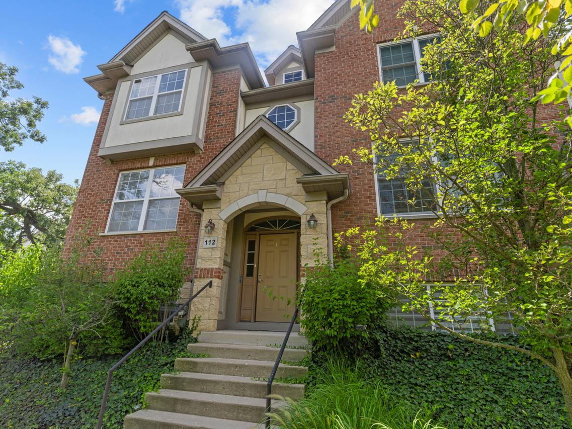 112 Enclave Dr., Mount Prospect, IL 60056