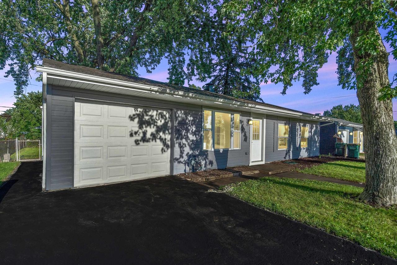 605 Montrose Dr., Romeoville, IL 60446