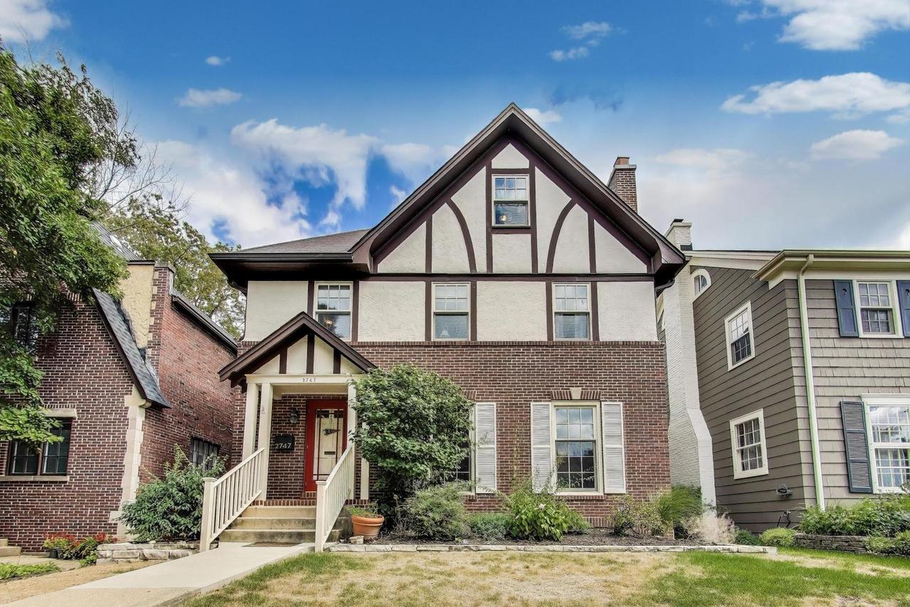 2747 Garrison Ave., Evanston, IL 60201