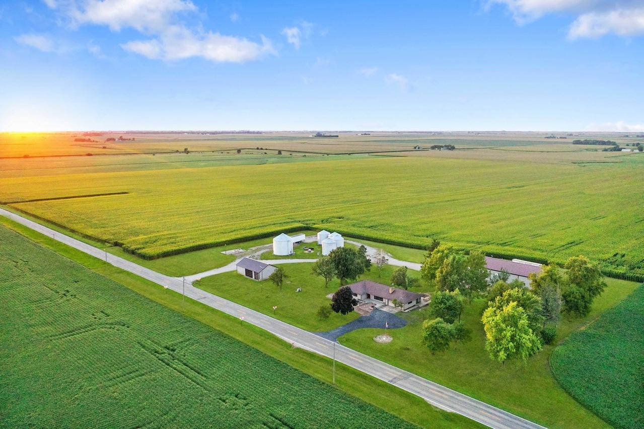 947 N 2nd Rd., Dana, IL 61321