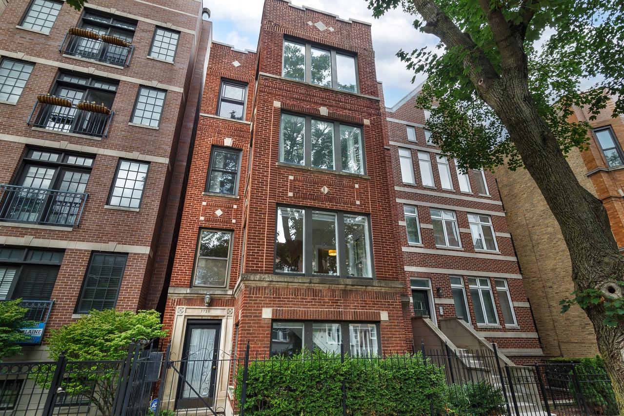 3758 N Fremont St. #1, Chicago, IL 60613