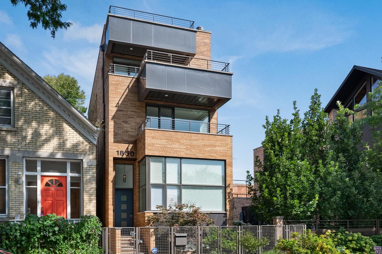 1850 W Thomas St., Chicago, IL 60622