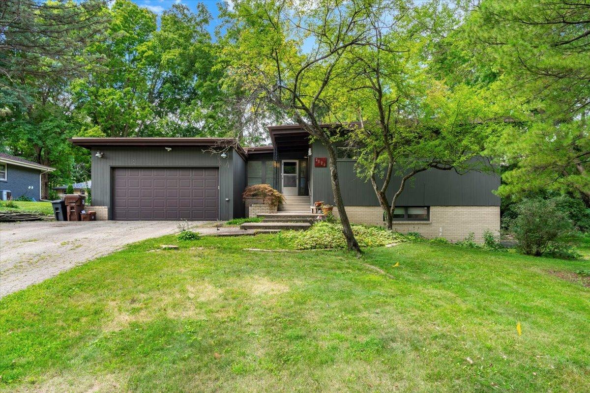 2020 Valley Rd., Rockford, IL 61107