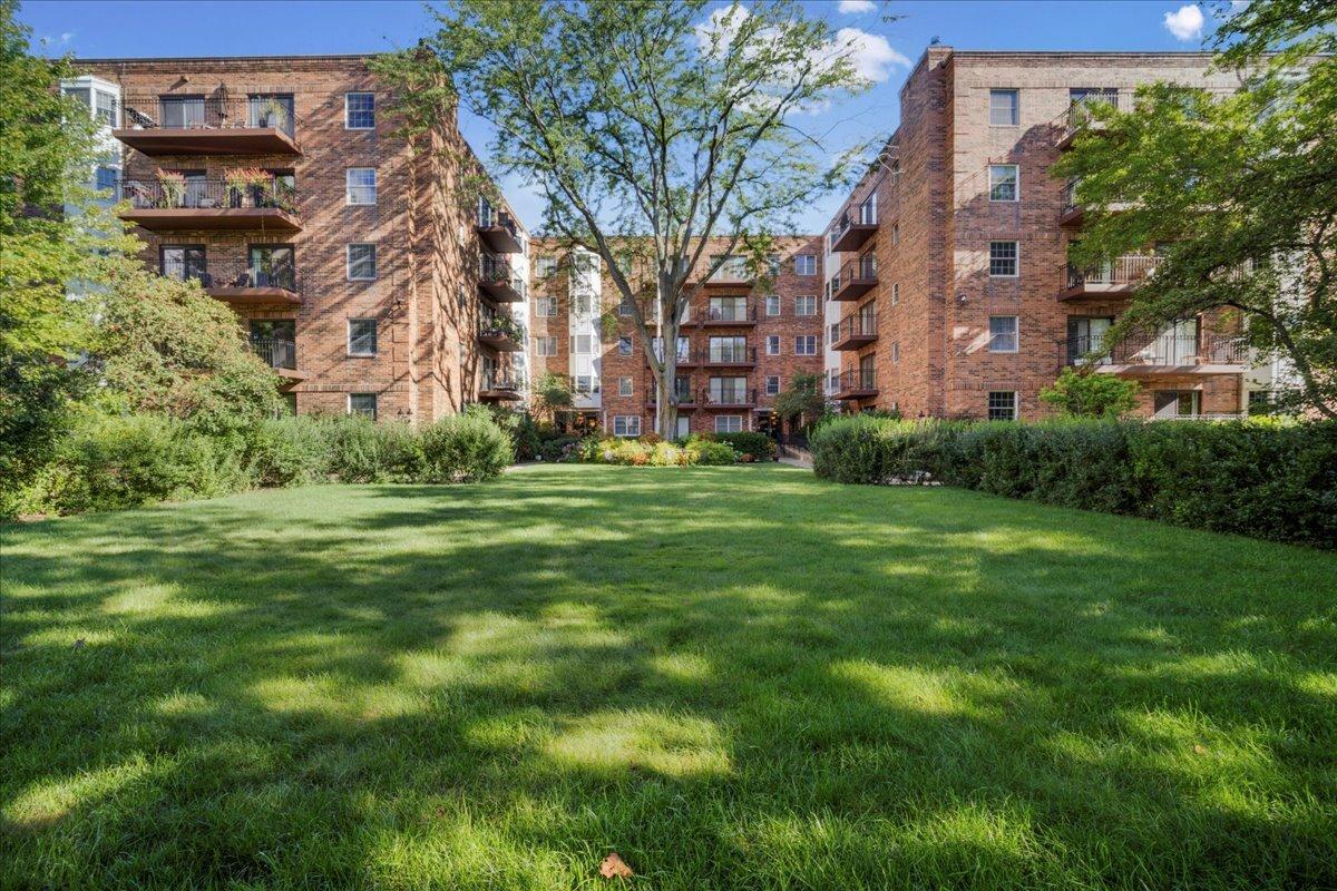1501 Oak Ave. #206, Evanston, IL 60201