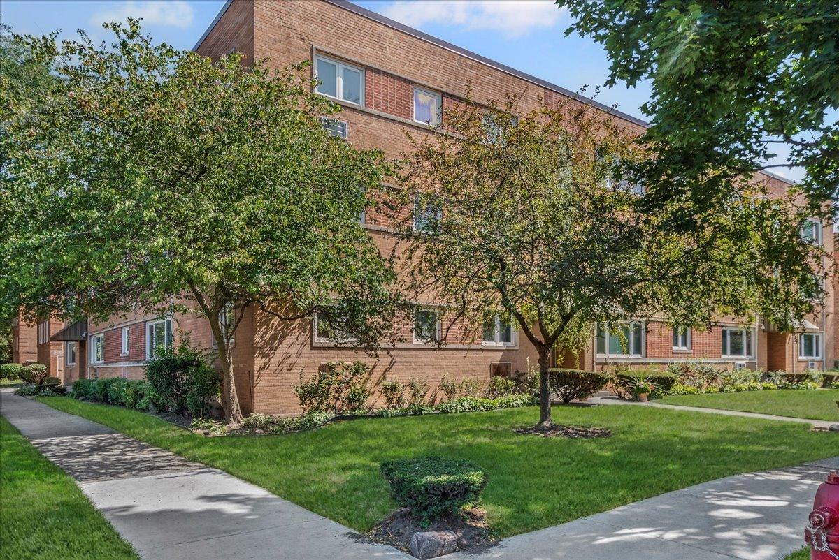 630 Hull Ter. #1W, Evanston, IL 60202