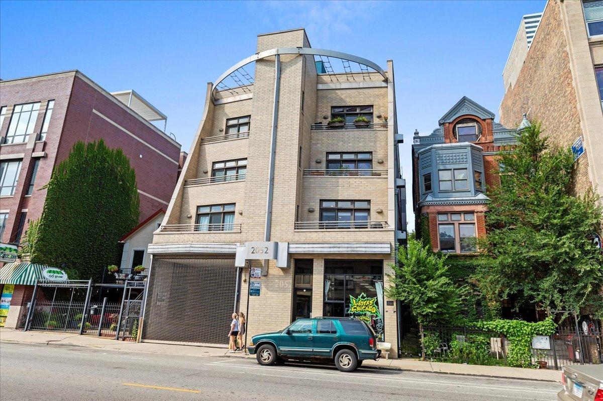 2052 W North Ave. #2E, Chicago, IL 60647