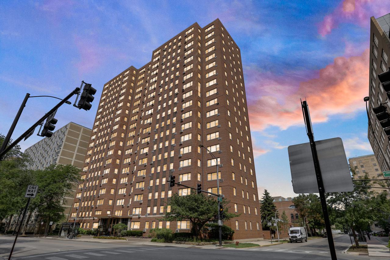 2909 N Sheridan Rd. #1105, Chicago, IL 60657