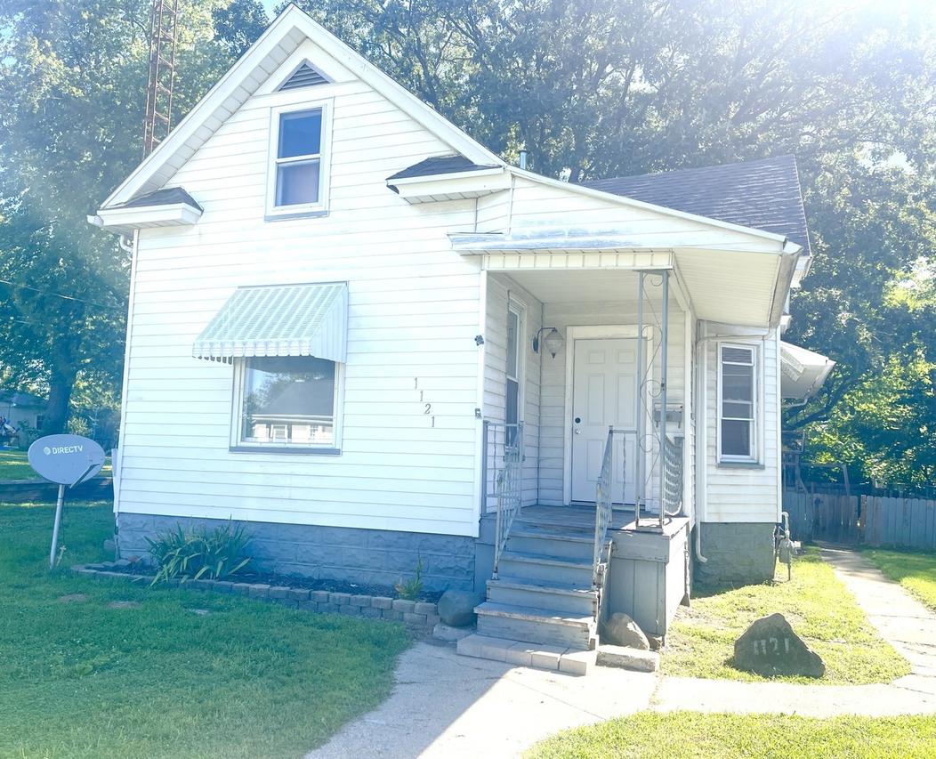 1121 Rock St., Peru, IL 61354