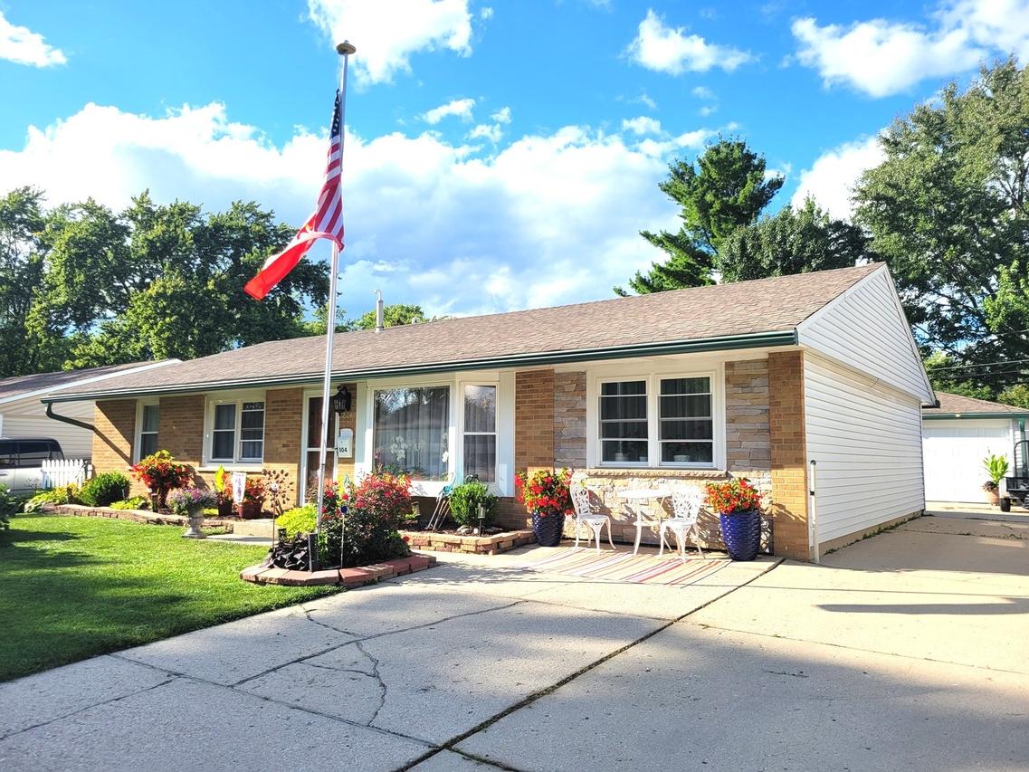 804 Oriole Dr., Streamwood, IL 60107