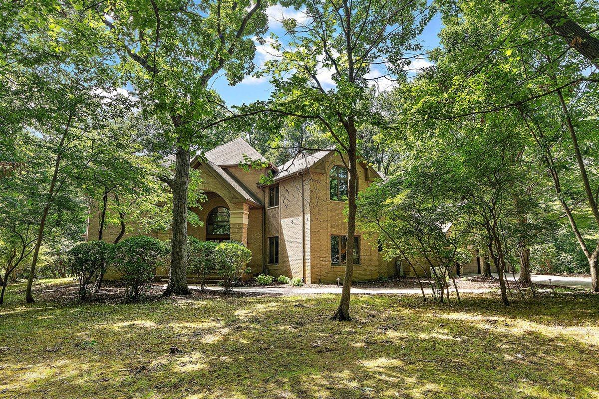 1018 S Butternut Cir., Frankfort, IL 60423