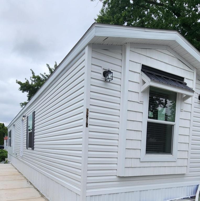 6216 Roger Ln. #25, Hodgkins, IL 60525