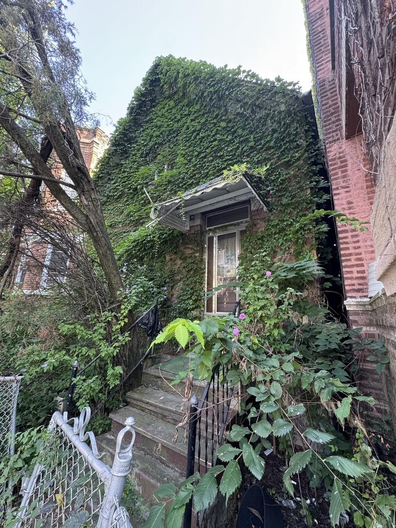 2523 W Augusta Blvd., Chicago, IL 60622