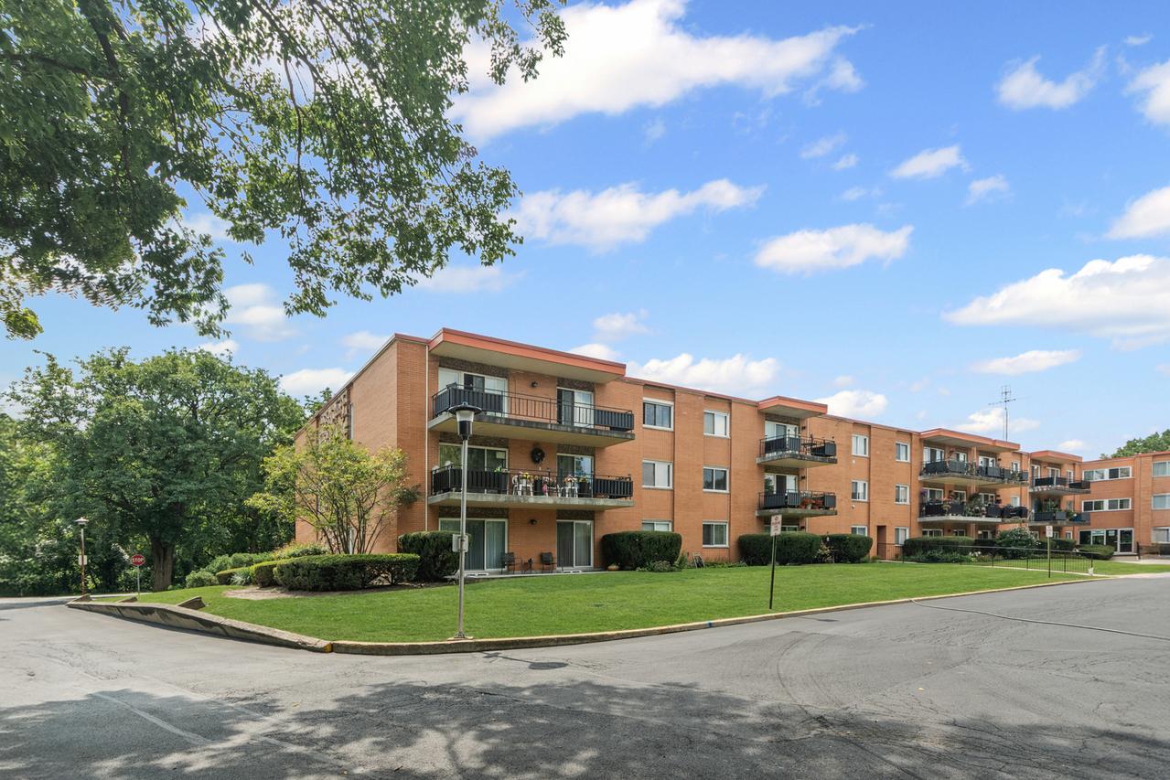 940 Holbrook Rd. #8B, Homewood, IL 60430