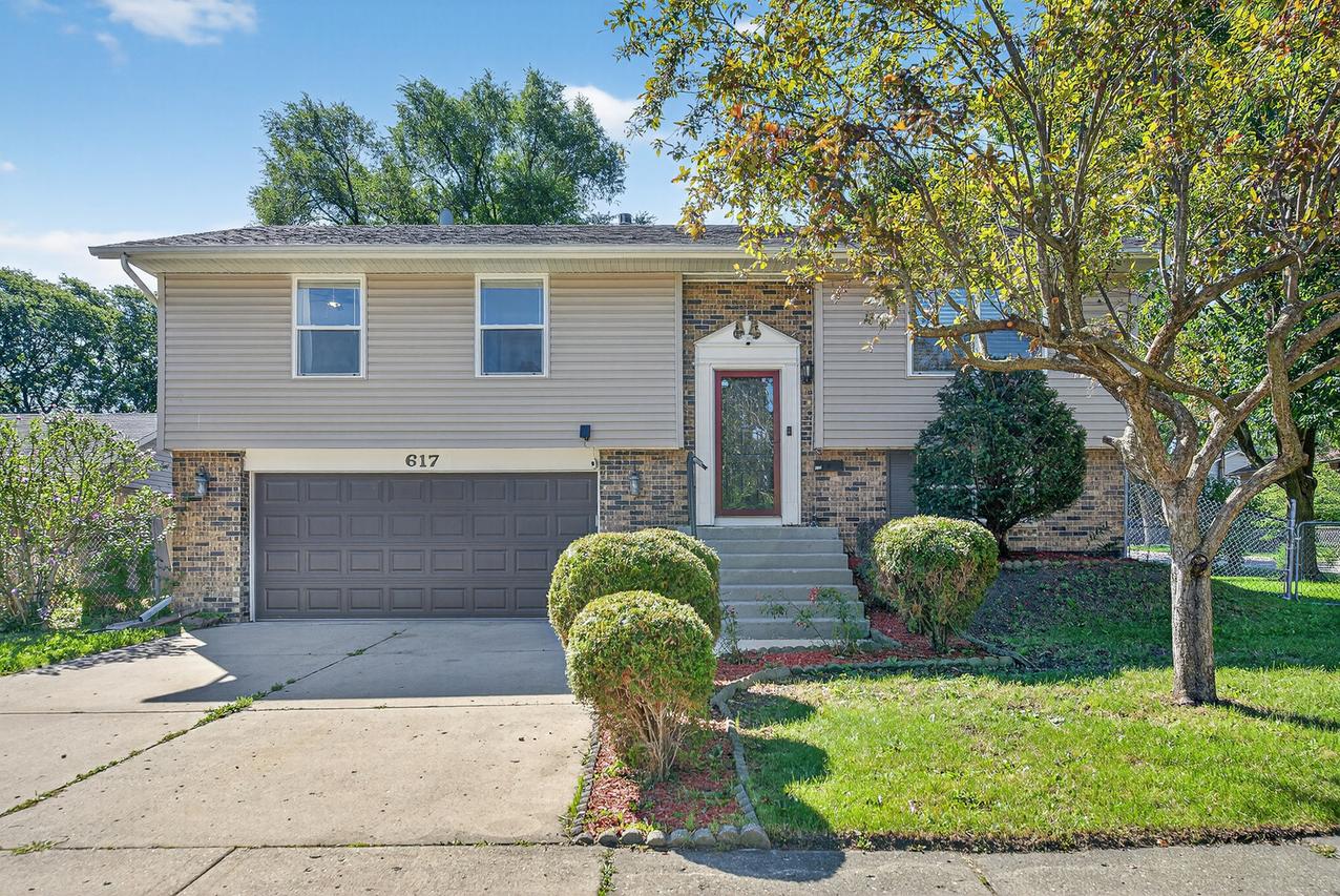 617 Arnold Ave., Streamwood, IL 60107