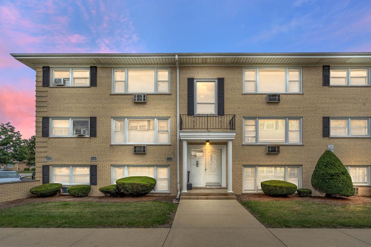 4940 N Leonard Dr. #2B, Norridge, IL 60706