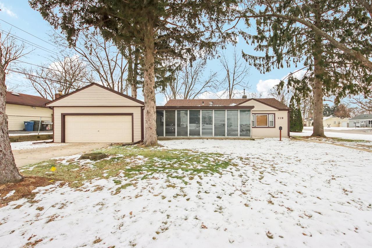 119 Fairway Rd., Carpentersville, IL 60110