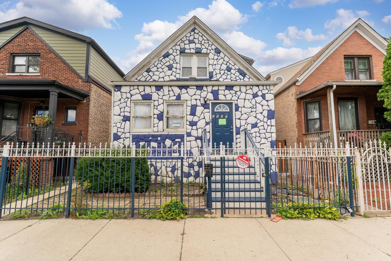 2242 N Keystone Ave., Chicago, IL 60639