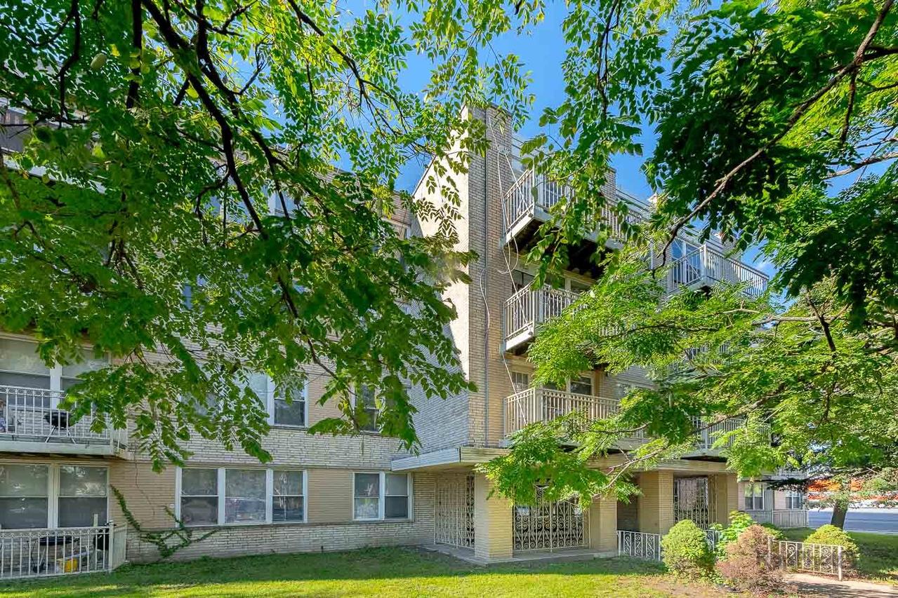 2501 W Touhy Ave. #201, Chicago, IL 60645