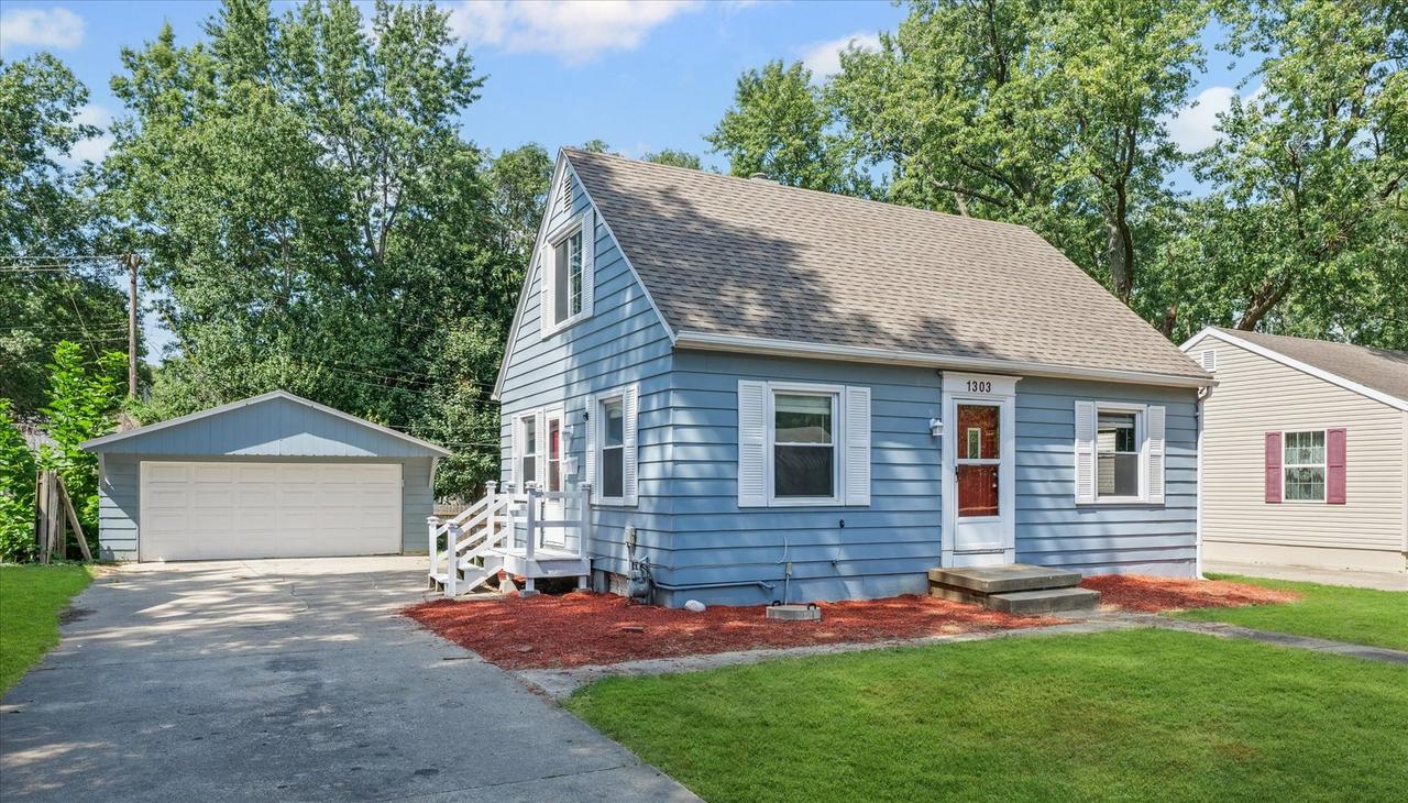 1303 Garden Ln., Champaign, IL 61820