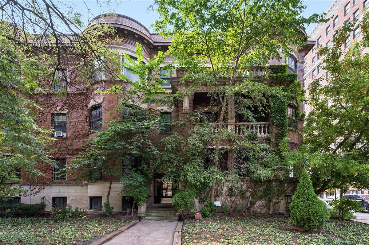 5502 S Hyde Park Blvd. #1, Chicago, IL 60637