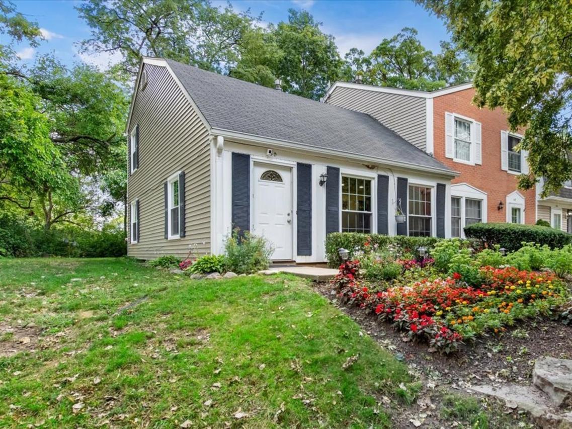 60 Forest Ln., Cary, IL 60013
