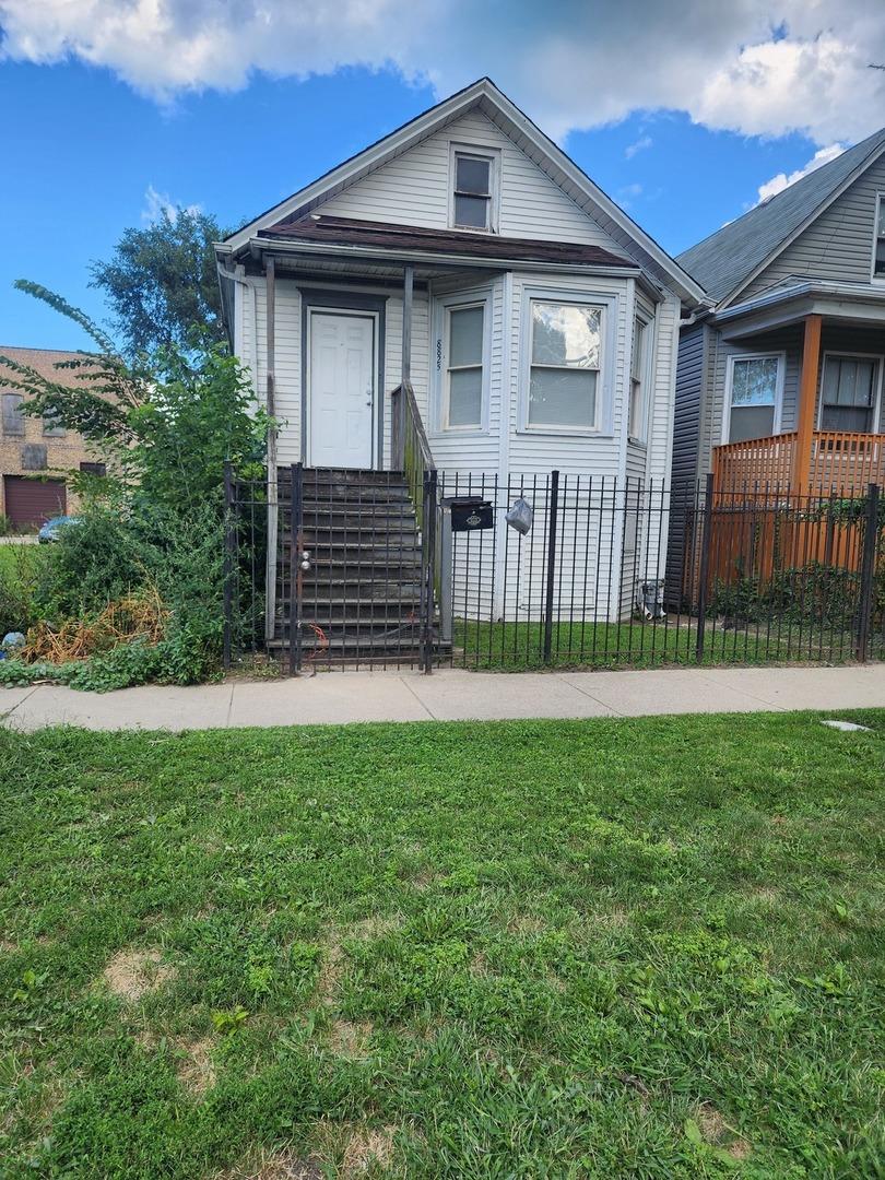 8825 S Exchange Ave., Chicago, IL 60617